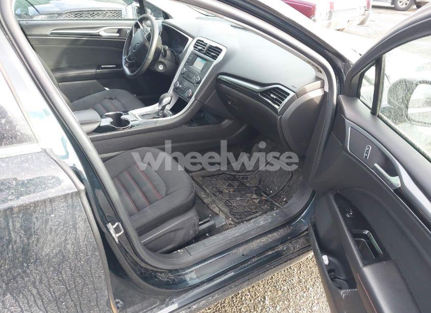 Photo 5 of 2014 Ford Fusion SE (VIN 3FA6P0H78ER320574)