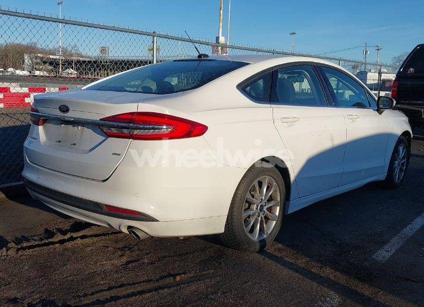 Photo 4 of 2017 Ford Fusion SE (VIN 3FA6P0H78HR106818)