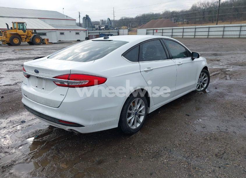 Photo 4 of 2017 Ford Fusion SE (VIN 3FA6P0H78HR117799)