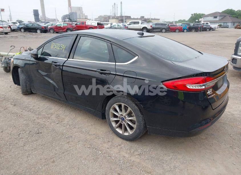 Photo 3 of 2017 Ford Fusion SE (VIN 3FA6P0H78HR200469)