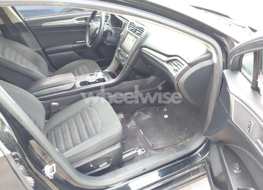 Photo 5 of 2017 Ford Fusion SE (VIN 3FA6P0H78HR200469)