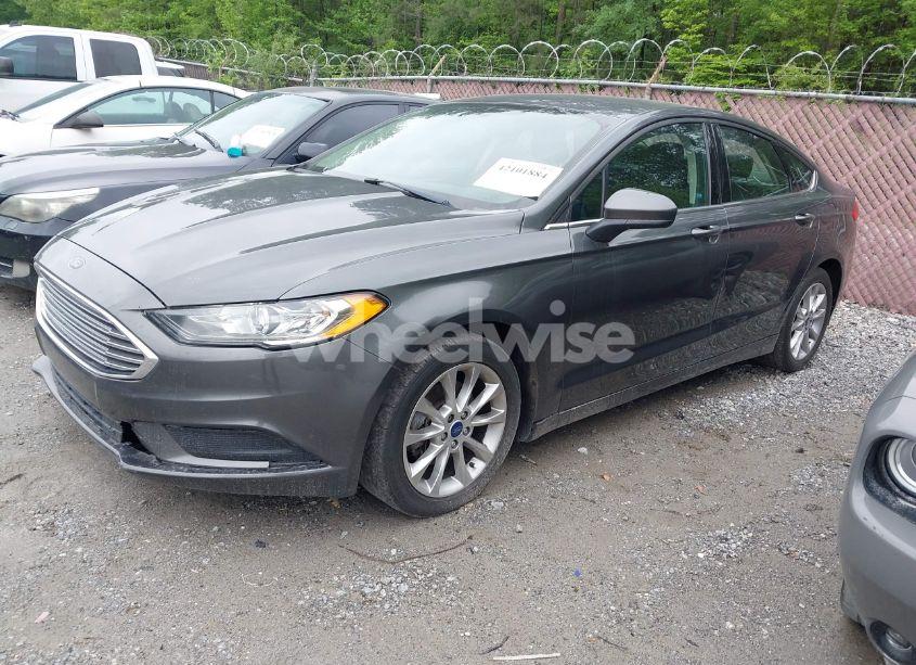 Photo 2 of 2017 Ford Fusion SE (VIN 3FA6P0H78HR317064)