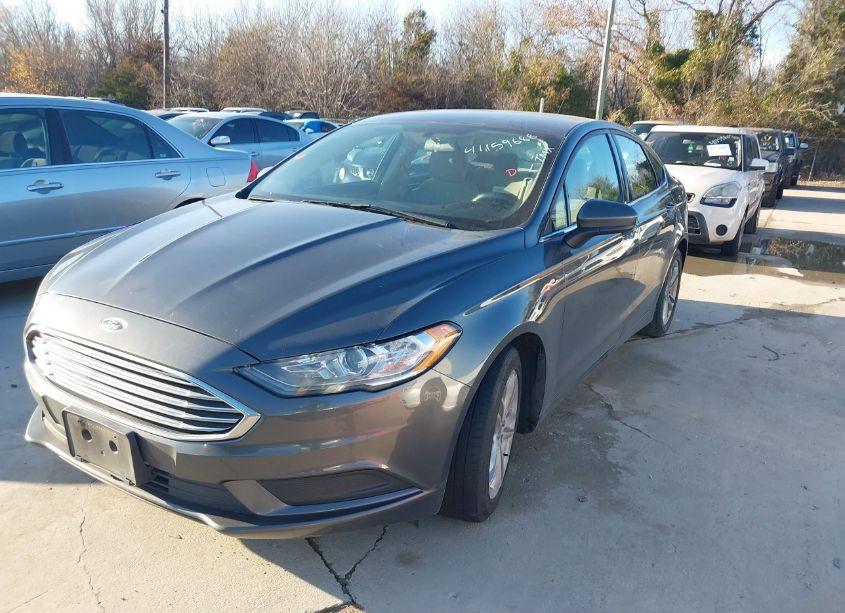 Photo 2 of 2018 Ford Fusion SE (VIN 3FA6P0H78JR156155)