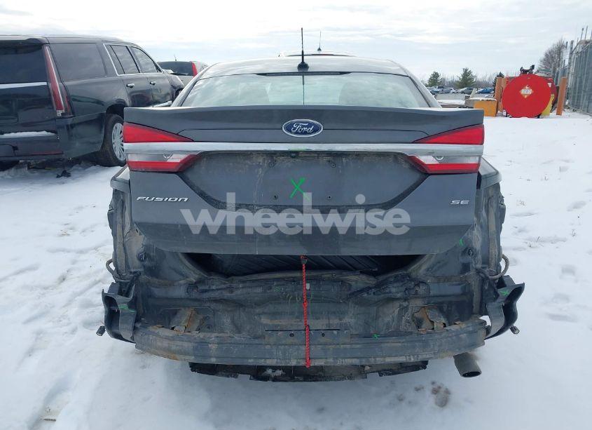 Photo 16 of 2018 Ford Fusion SE (VIN 3FA6P0H78JR275162)