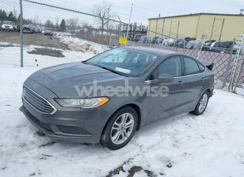 Photo 2 of 2018 Ford Fusion SE (VIN 3FA6P0H78JR275162)