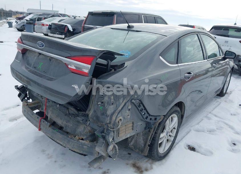 Photo 4 of 2018 Ford Fusion SE (VIN 3FA6P0H78JR275162)