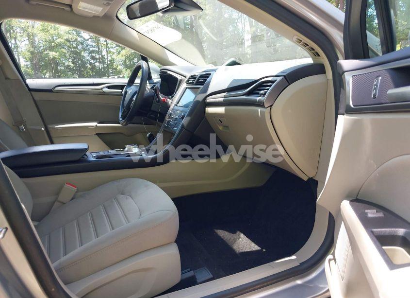 Photo 5 of 2020 Ford Fusion SE (VIN 3FA6P0H78LR238888)