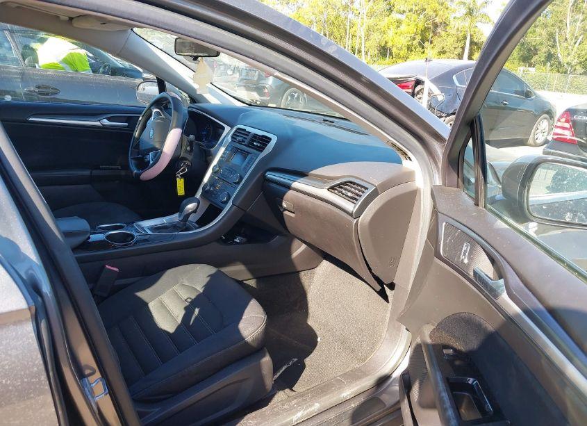 Photo 5 of 2014 Ford Fusion SE (VIN 3FA6P0H79ER123350)