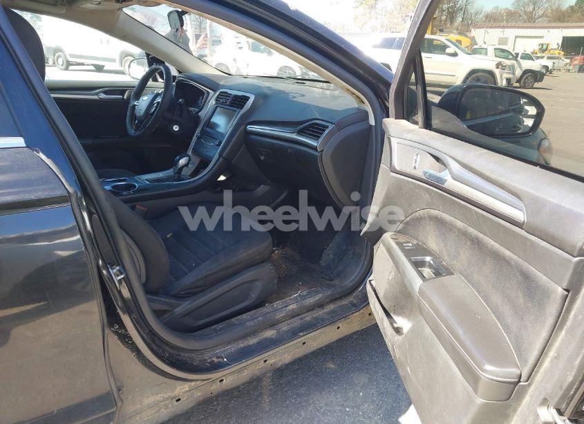 Photo 5 of 2014 Ford Fusion SE (VIN 3FA6P0H79ER125390)