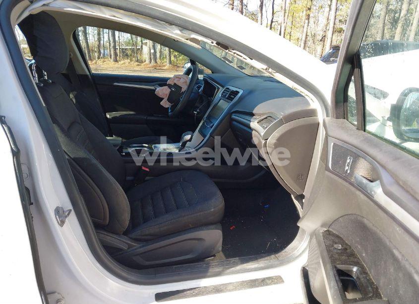 Photo 5 of 2014 Ford Fusion SE (VIN 3FA6P0H79ER137636)