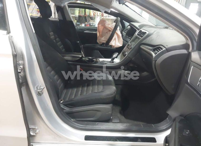 Photo 5 of 2014 Ford Fusion SE (VIN 3FA6P0H79ER196296)