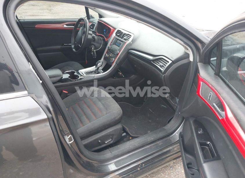 Photo 5 of 2016 Ford Fusion SE (VIN 3FA6P0H79GR163236)