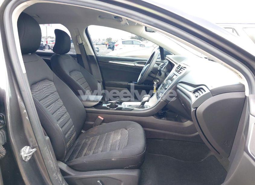 Photo 5 of 2016 Ford Fusion SE (VIN 3FA6P0H79GR216811)