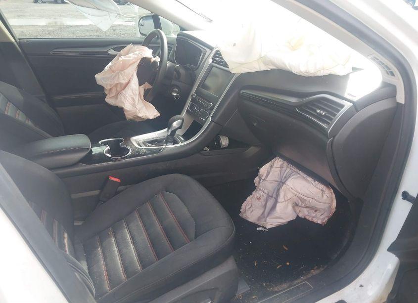 Photo 5 of 2016 Ford Fusion SE (VIN 3FA6P0H79GR296918)