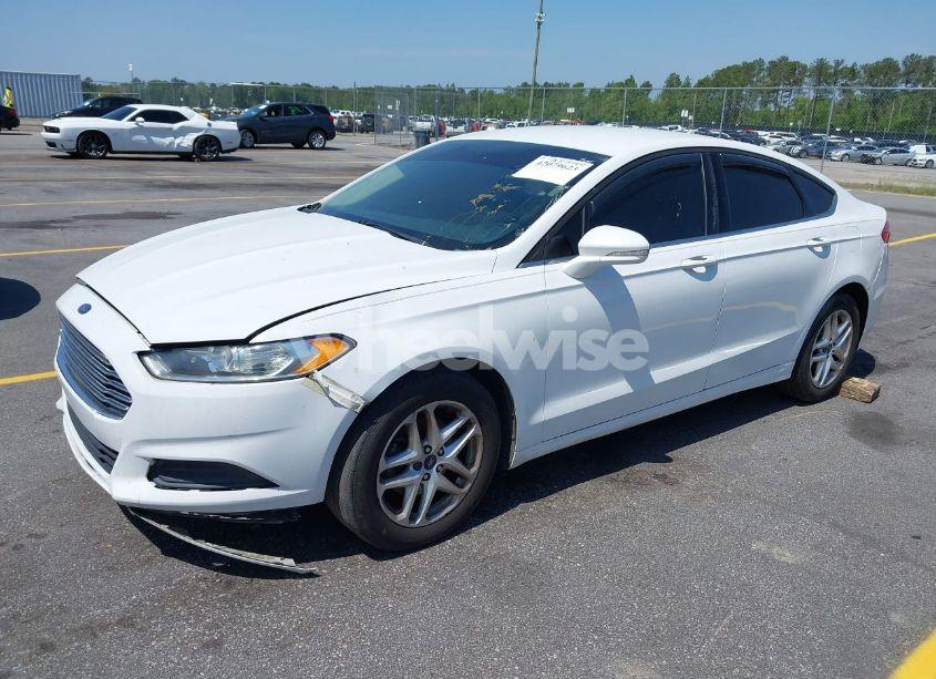 Photo 2 of 2016 Ford Fusion SE (VIN 3FA6P0H79GR310901)