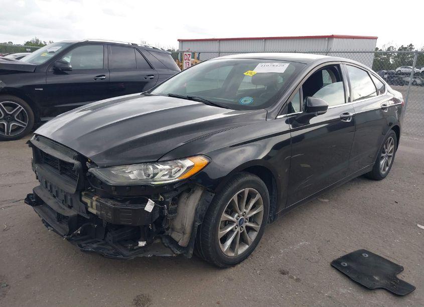 Photo 2 of 2017 Ford Fusion SE (VIN 3FA6P0H79HR125927)
