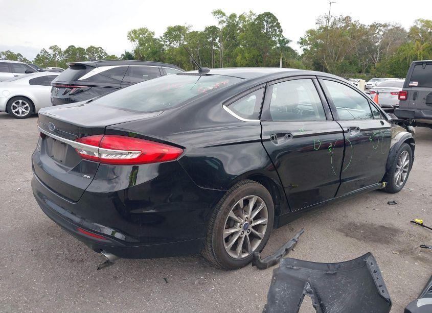 Photo 4 of 2017 Ford Fusion SE (VIN 3FA6P0H79HR125927)