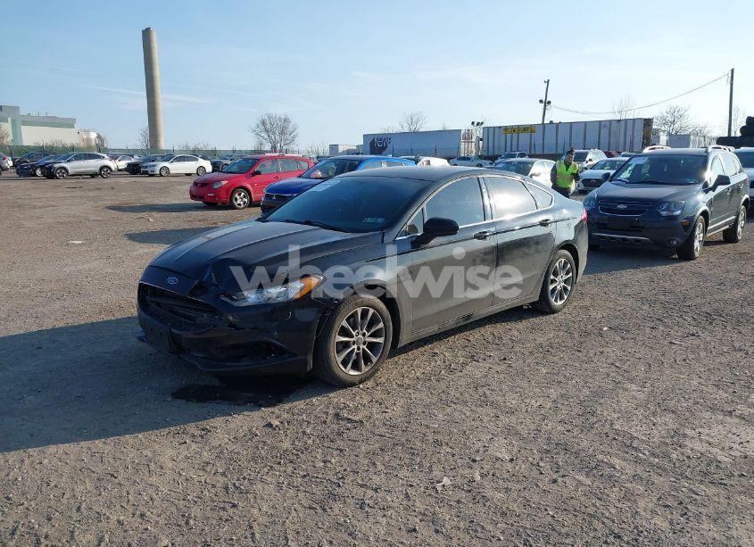 Photo 2 of 2017 Ford Fusion SE (VIN 3FA6P0H79HR150374)