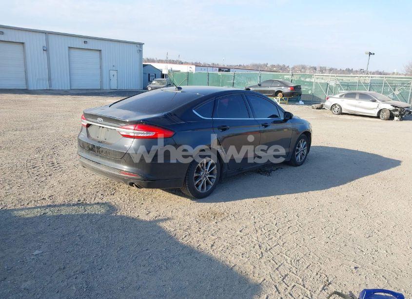 Photo 4 of 2017 Ford Fusion SE (VIN 3FA6P0H79HR150374)