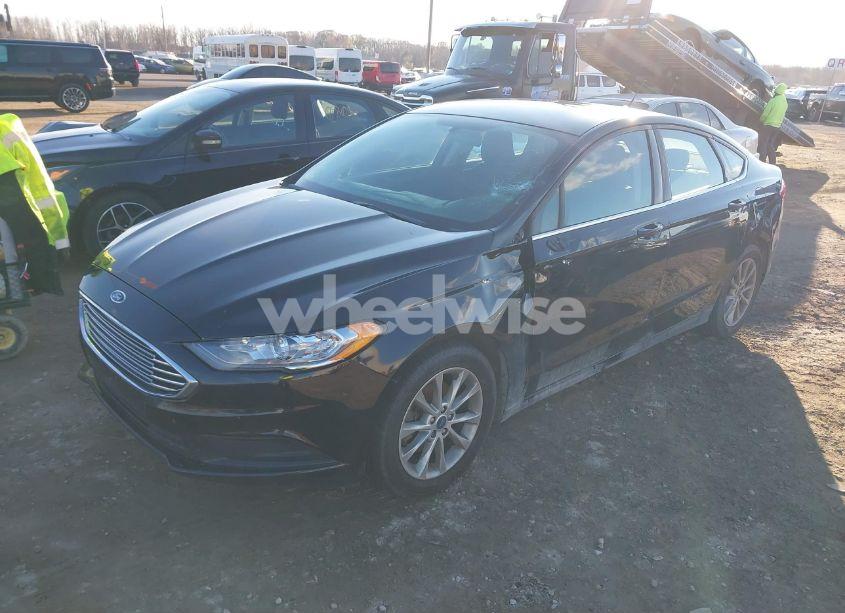 Photo 2 of 2017 Ford Fusion SE (VIN 3FA6P0H79HR192317)