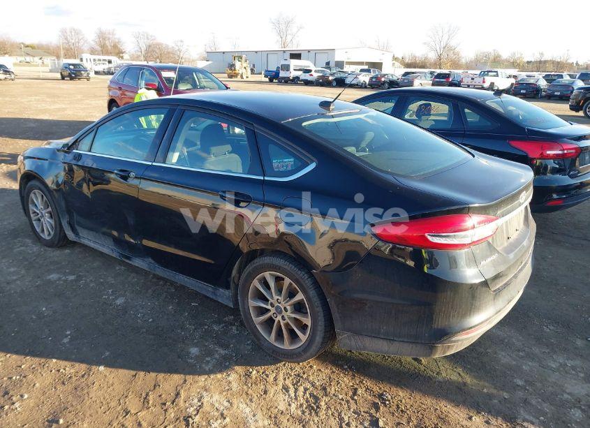 Photo 3 of 2017 Ford Fusion SE (VIN 3FA6P0H79HR192317)
