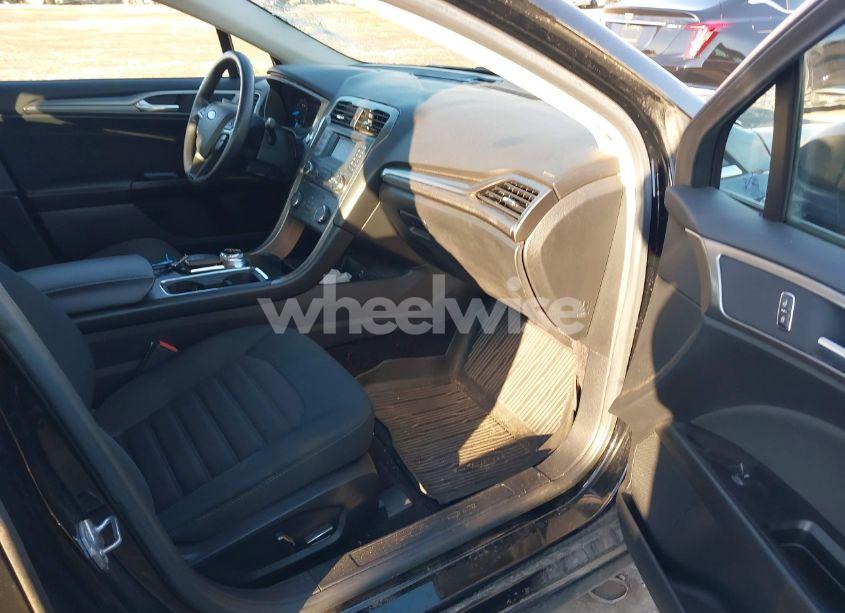 Photo 5 of 2017 Ford Fusion SE (VIN 3FA6P0H79HR192317)