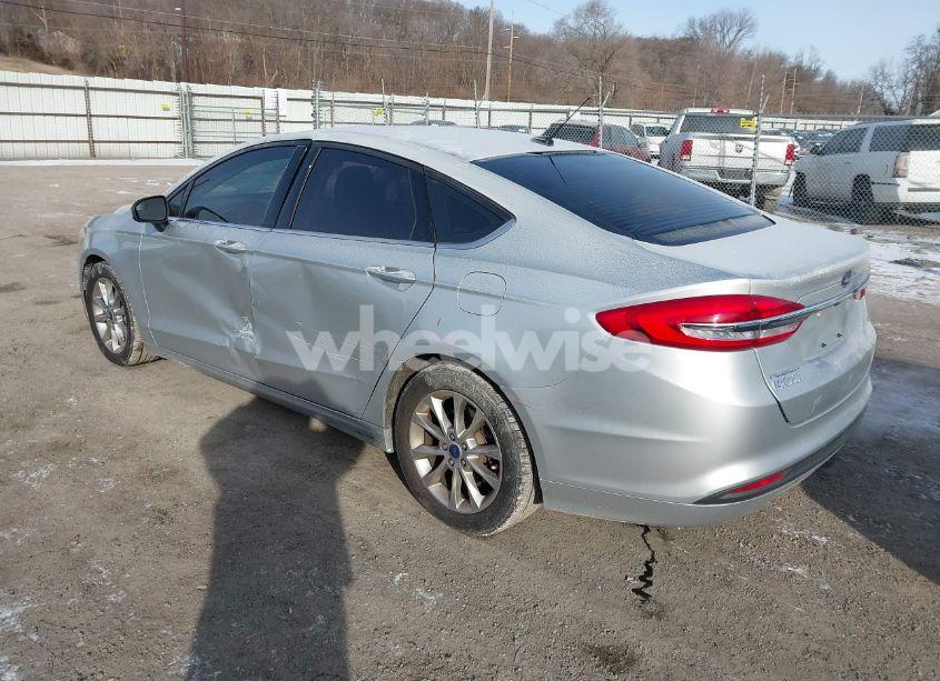 Photo 3 of 2017 Ford Fusion SE (VIN 3FA6P0H79HR292482)