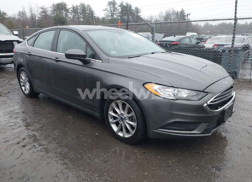 2017 Ford Fusion SE (VIN 3FA6P0H79HR327683) main photo