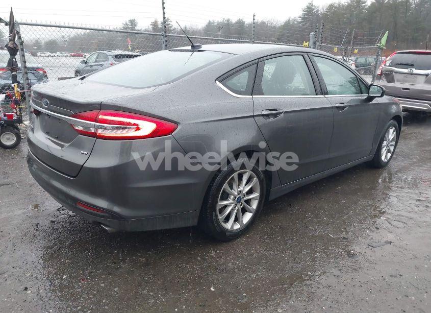 Photo 4 of 2017 Ford Fusion SE (VIN 3FA6P0H79HR327683)