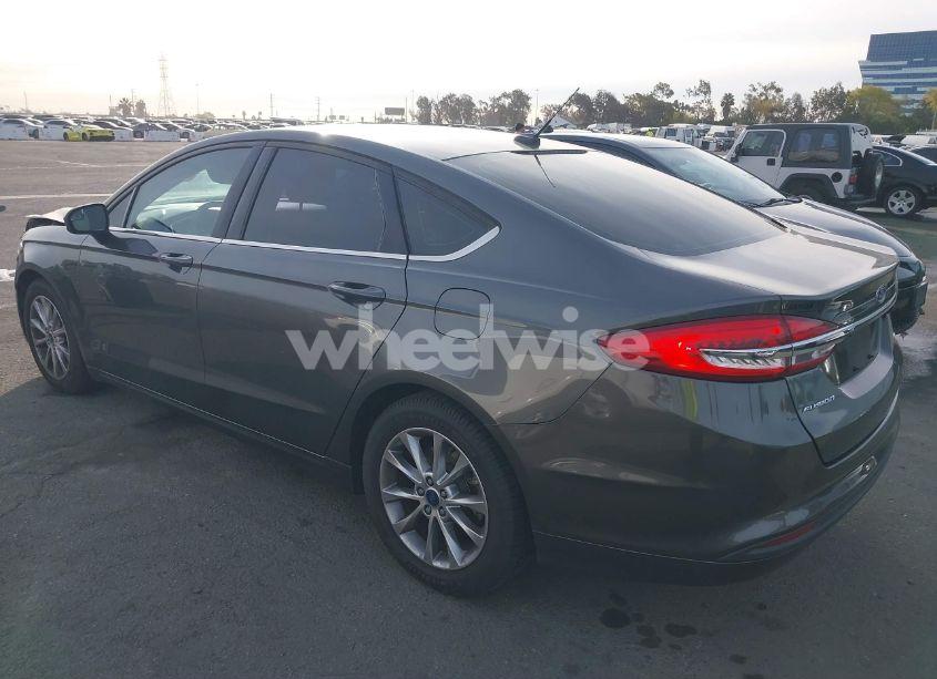 Photo 3 of 2017 Ford Fusion SE (VIN 3FA6P0H79HR379542)