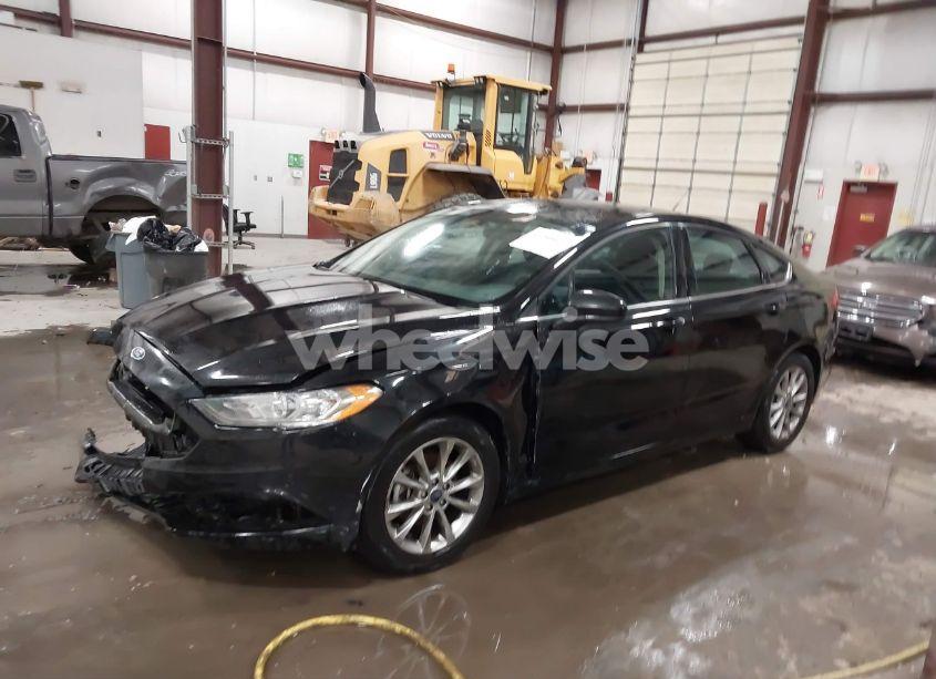 Photo 2 of 2017 Ford Fusion SE (VIN 3FA6P0H79HR384207)