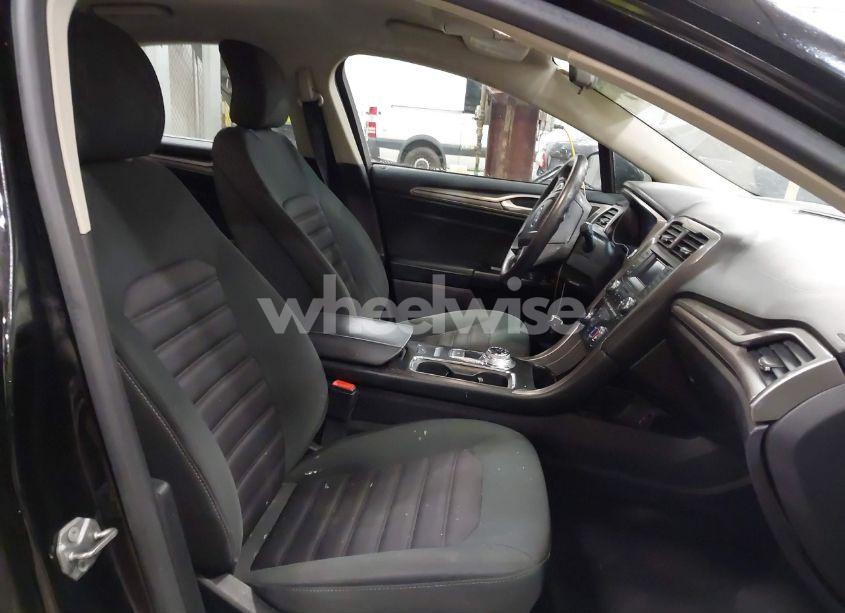 Photo 5 of 2017 Ford Fusion SE (VIN 3FA6P0H79HR384207)