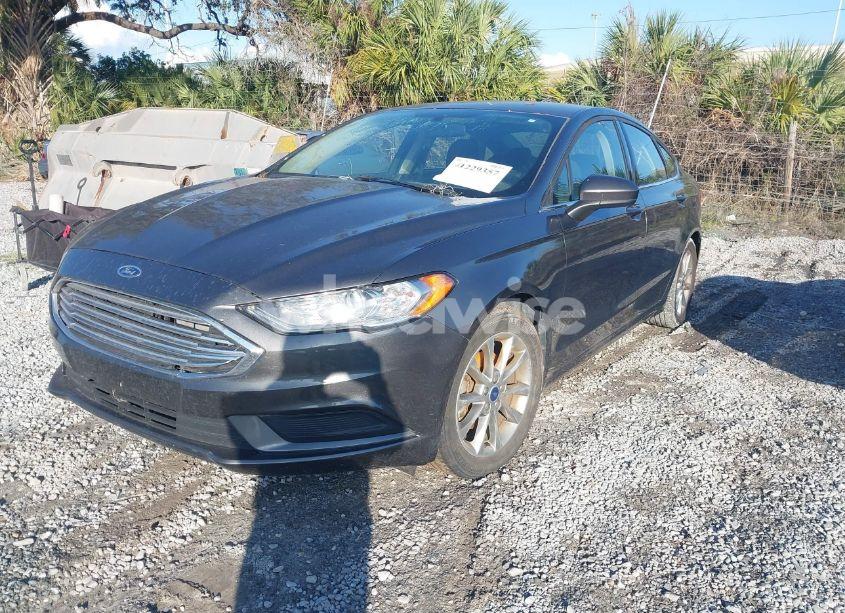Photo 2 of 2017 Ford Fusion SE (VIN 3FA6P0H79HR393005)