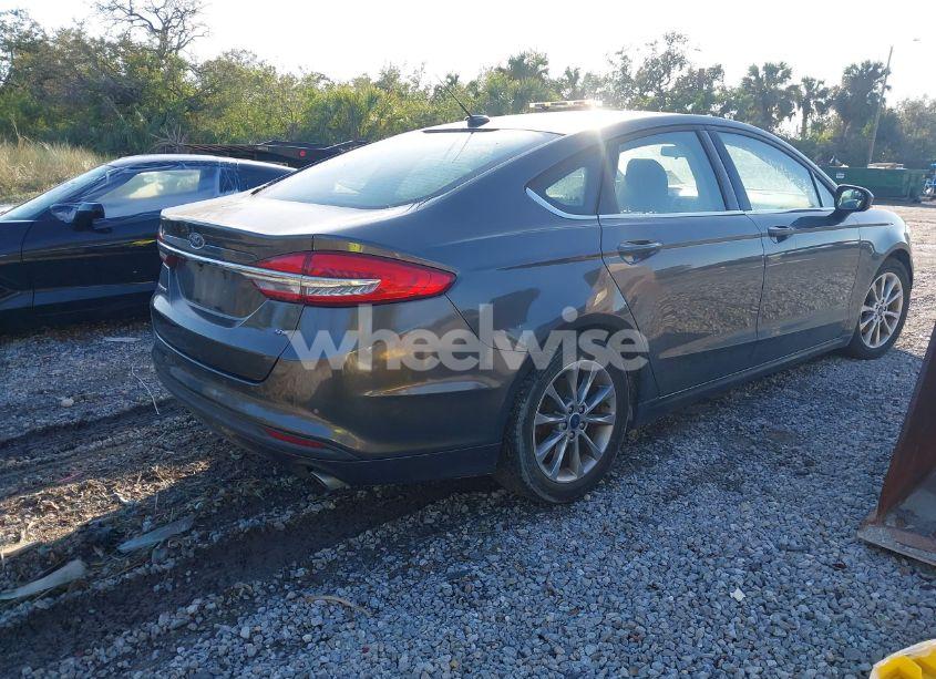 Photo 4 of 2017 Ford Fusion SE (VIN 3FA6P0H79HR393005)
