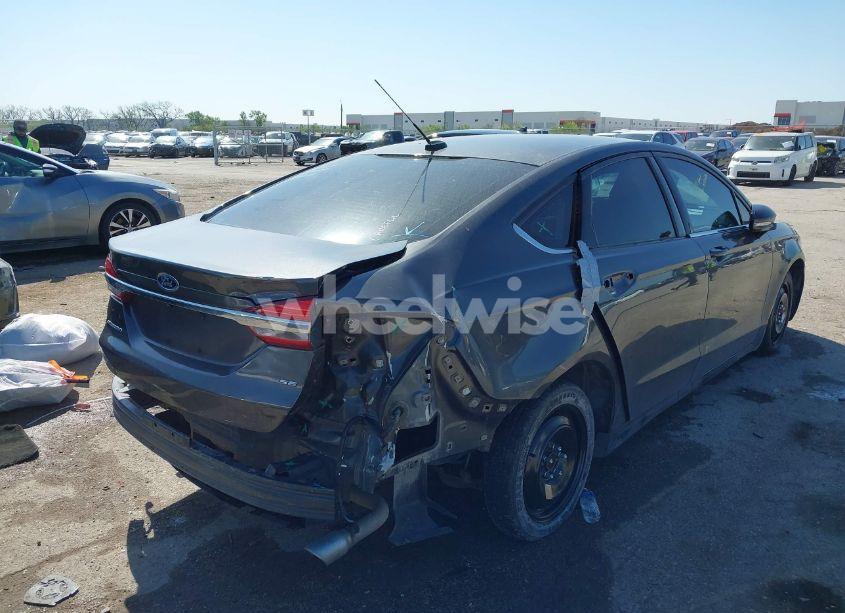 Photo 4 of 2017 Ford Fusion SE (VIN 3FA6P0H79HR412250)