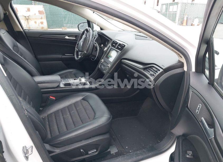 Photo 5 of 2018 Ford Fusion SE (VIN 3FA6P0H79JR107451)