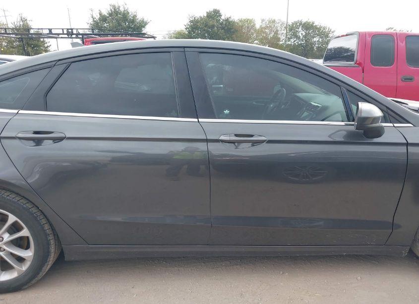 Photo 13 of 2019 Ford Fusion SE (VIN 3FA6P0H79KR123411)