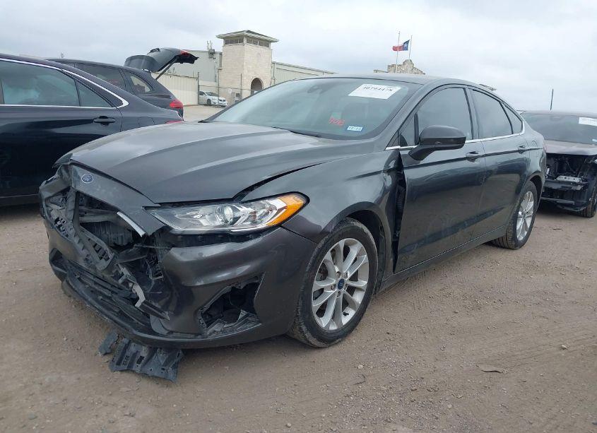 Photo 2 of 2019 Ford Fusion SE (VIN 3FA6P0H79KR123411)