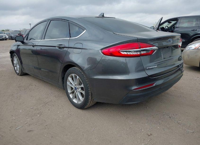 Photo 3 of 2019 Ford Fusion SE (VIN 3FA6P0H79KR123411)