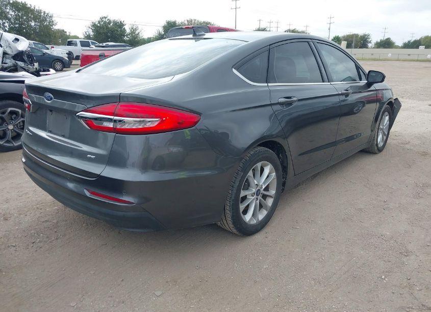 Photo 4 of 2019 Ford Fusion SE (VIN 3FA6P0H79KR123411)