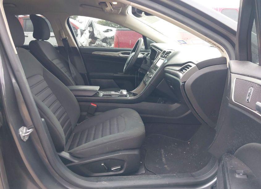 Photo 5 of 2019 Ford Fusion SE (VIN 3FA6P0H79KR123411)