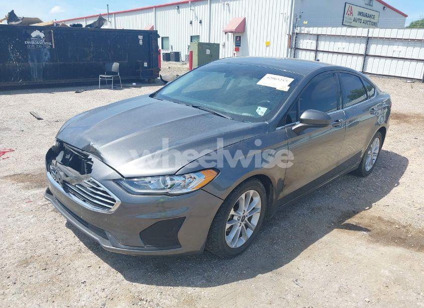 Photo 2 of 2020 Ford Fusion SE (VIN 3FA6P0H79LR118534)