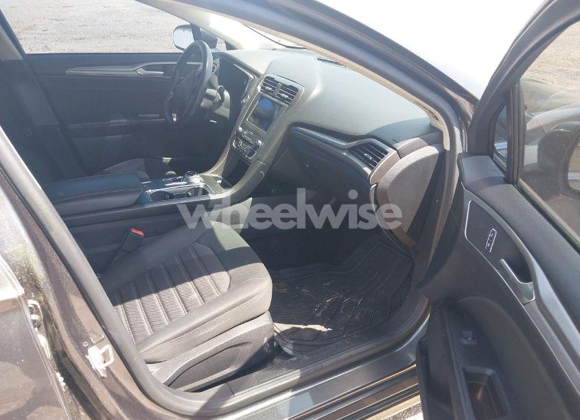 Photo 5 of 2020 Ford Fusion SE (VIN 3FA6P0H79LR118534)