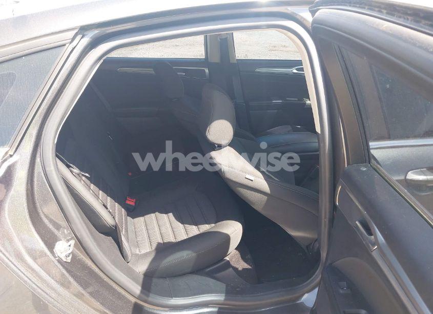 Photo 8 of 2020 Ford Fusion SE (VIN 3FA6P0H79LR118534)