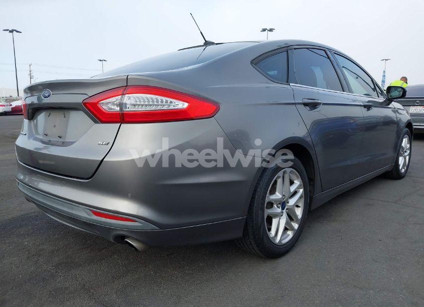Photo 4 of 2013 Ford Fusion SE (VIN 3FA6P0H7XDR144223)