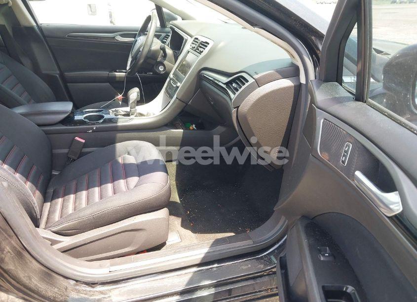 Photo 5 of 2013 Ford Fusion SE (VIN 3FA6P0H7XDR335902)