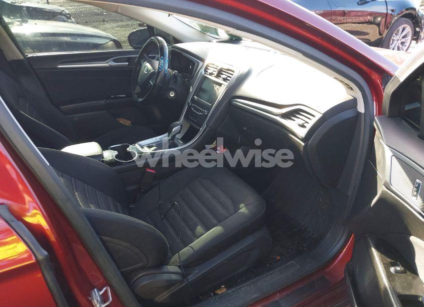 Photo 5 of 2014 Ford Fusion SE (VIN 3FA6P0H7XER251936)