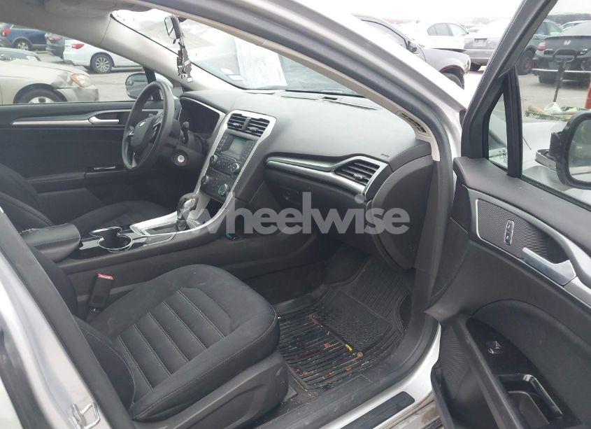 Photo 5 of 2014 Ford Fusion SE (VIN 3FA6P0H7XER272639)