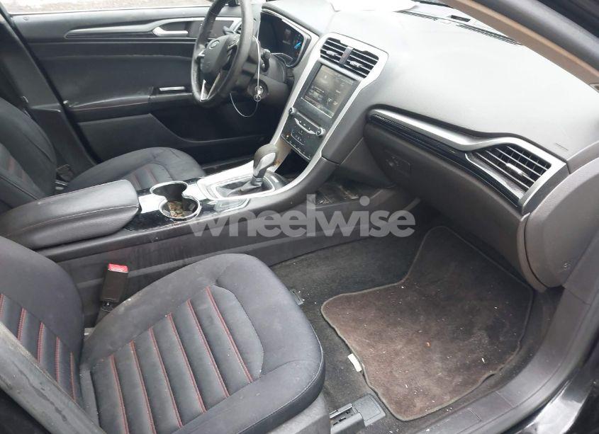 Photo 5 of 2014 Ford Fusion SE (VIN 3FA6P0H7XER303145)