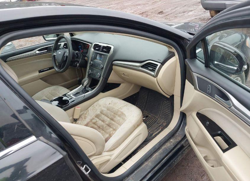 Photo 5 of 2014 Ford Fusion SE (VIN 3FA6P0H7XER338588)